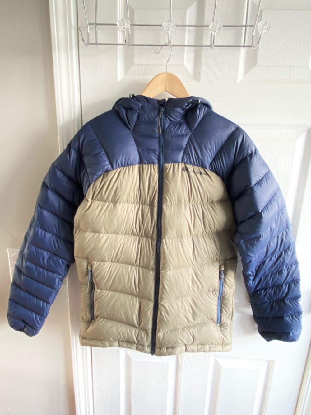 Columbia Men’s Centennial Creek Down Hooded Jacket Size Small, excellent shape